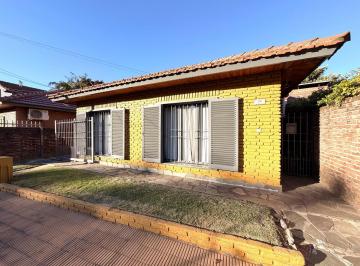 Casa · 65m² · 3 Ambientes · 1 Cochera · Casa en Olivos de 3 Ambientes en Barrio Semi - Cerrado.