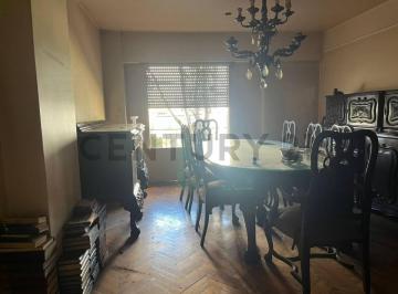 Departamento · 95m² · 4 Ambientes · Depto 3 Amb a Reciclar C/dep, Balcón Corrido y Patio en San Martín Centro. Apto Crédito. Permuta