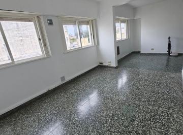PH de 4 ambientes, Morón · En Alquiler - Departamento 4 Ambientes Ramos Mejia