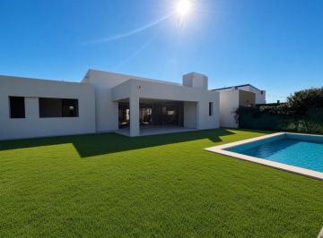 Casa · 3 Dormitorios · Venta - Casa de 3 Dorm. en Don Mateo, Funes.