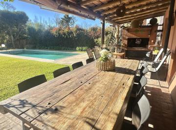 Casa · 180m² · 4 Ambientes · 2 Cocheras · Casa en Santa María de Tigre