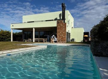 Casa de 5 ambientes, Escobar · Casa Moderna de 5 Ambientes y Dependencia en Alquiler con Pileta. Haras Santa María.