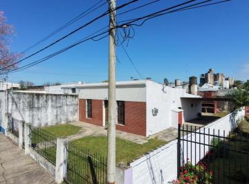 Casa · 141m² · 5 Ambientes · Casa Centrica en Venta en Reconquista