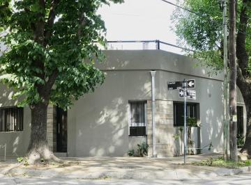 Casa · 155m² · 4 Ambientes · 1 Cochera · Casa en Vicente López
