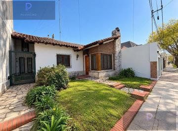 Casa · 136m² · 4 Ambientes · 1 Cochera · Venta Casa 4 Ambientes con Lote de 600 m² - Lujan