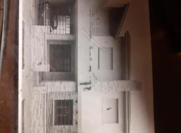 Casa de 5 ambientes, Lomas de Zamora · Casa de Piedra en Lomas de Zamora