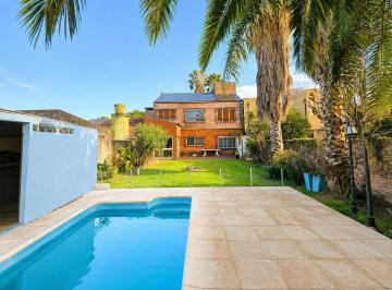 Casa · 160m² · 6 Ambientes · 2 Cocheras · Venta Casa 6 Ambientes con Parque, Pileta y Quincho en Moreno