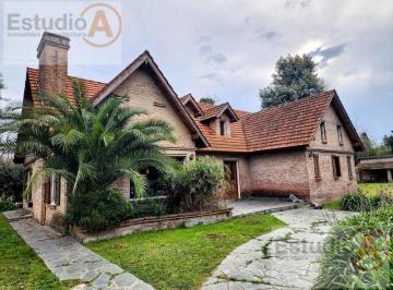 Casa · 282m² · 5 Ambientes · 10 Cocheras · Venta de Casa Quinta con Gran Lote!