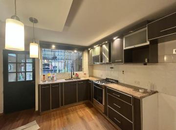 Casa de 4 ambientes, San Miguel · Triplex en Venta con Pileta – Apto Crédito