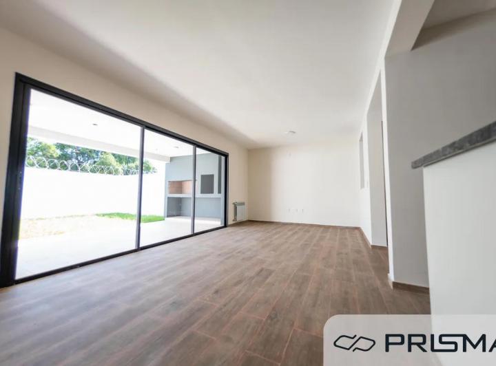 Casa · 132m² · 5 Ambientes · 2 Cocheras