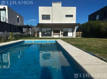 Casa · 169m² · 4 Ambientes · Casa en Alquiler con Pileta, Parque en 2 Plantas con Aires en Araucarias Pg