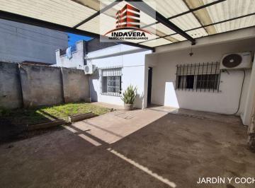 PH de 3 ambientes, Tres de Febrero · Oportunidad PH 3 Ambientes Al Frente con Cochera Patio Parrilla y Jardín Al Frente - Caseros