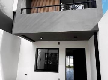 Casa · 140m² · 3 Ambientes · 1 Cochera · Exc Duplex Vta 2 Dor Estr/gge/bcon/asad/jard Mandarinos 100