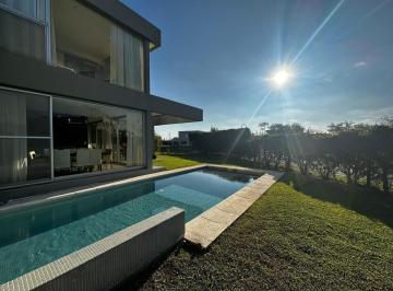 Casa · 190m² · 5 Ambientes · 1 Cochera · Casa en Alquiler con Muebles en Los Alisos Nordelta