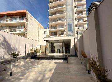 Departamento de 3 ambientes, Godoy Cruz · Edificio de Categoría Alquiler Planta Baja Sum Seguridad Patio Pileta Gimnasio