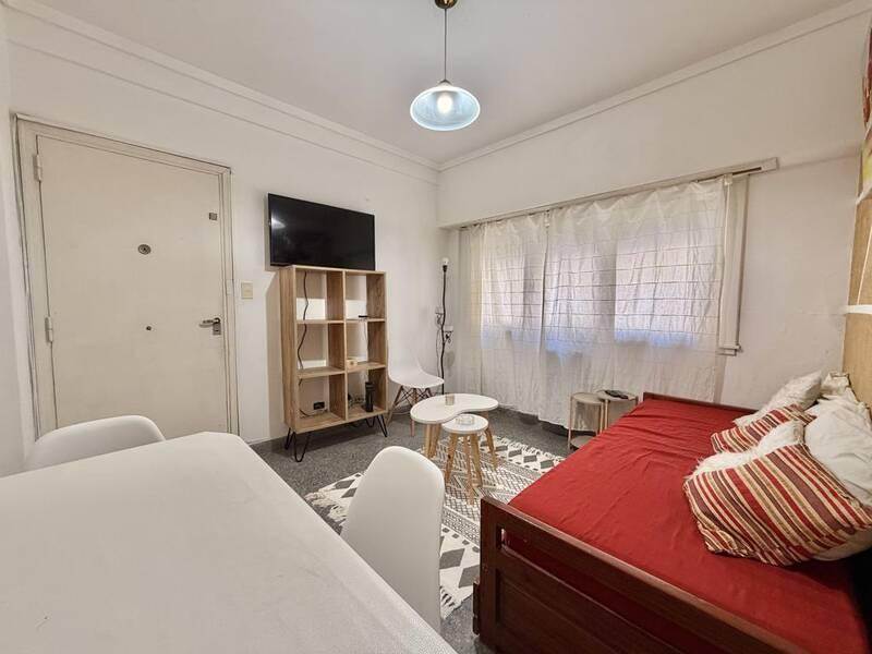 Dos ambientes al lateral muy luminoso - Living-comedor chico - Dormitorio con placard - Cocina separada - Baño completo - Excelente ubicación - A una cuadra de Plaza Colon, Casino y Playas del centro.