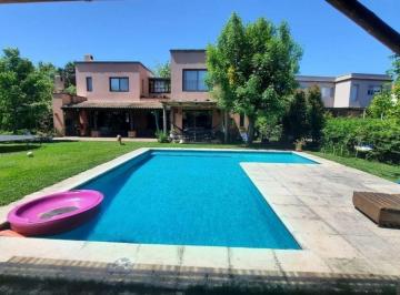 Casa · 224m² · 7 Ambientes · 1 Cochera · Casa en Venta en Santa Barbara, Tigre, G. B. a. Zona Norte