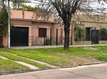 Casa · 95m² · 3 Ambientes · 1 Cochera · Casa 3 Ambientes en Venta en San Miguel | Parque, Pileta y Garaje | Lote 300 m²