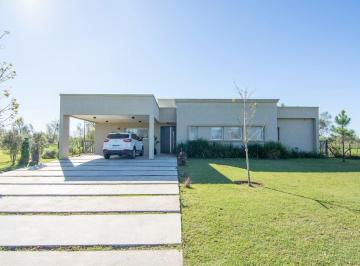 Casa · 142m² · 4 Ambientes · 3 Cocheras · Venta Casa El Naudir Escobar, 4 Amb con Pileta