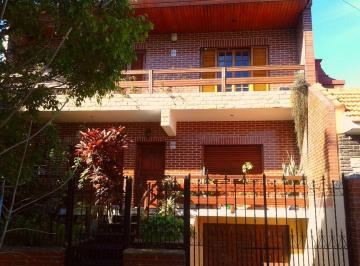 Casa · 280m² · 5 Ambientes · 2 Cocheras · Casa 5 Amb con Cochera en Venta en Villa Lugano