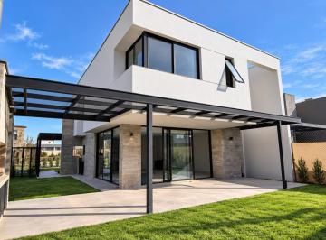 Casa · 180m² · 6 Ambientes · Mapa Propiedades Vende Fantástica Casa en Barrio Boedo Village