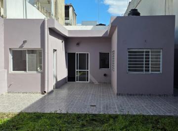 Casa de 3 ambientes, Tres de Febrero · Venta de Casa Tipo PH 2 Amb con Patio y Fondo + Local Comercial · Planta Baja