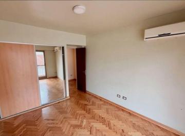 Departamento de 6 ambientes, Flores · Hermoso Semipiso en Alquiler, con Dependencias