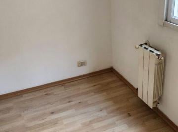DOS AMBIENTES UNICOS !!!! UN REGIO PRIMER PISO CON PATIO , COCINA SEPARADA , BAÑ · Hermoso Departemento de Dos Ambientes con Cohera