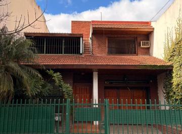 Casa de 6 ambientes, Coghlan · Casa en Coghlan a Refaccionar. 2 Cocheras Patio Jardin Lavadero 230 m² Cubiertos Ideal Familias