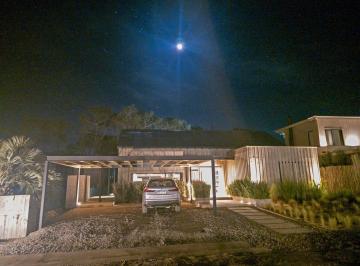 Casa · 10m² · 6 Ambientes · 2 Cocheras · Casa en Pinar del Faro, José Ignacio – Anexo de Huéspedes y Ventanales Al Bosque