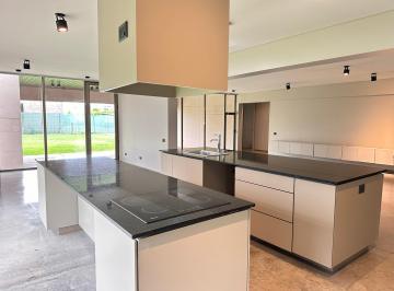 Casa de 7 ambientes, Funes · Casa en San Sebastian 4 Dorm.