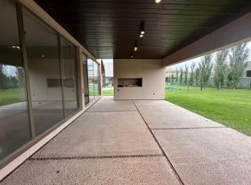 Casa de 7 ambientes, Funes · Exclusiva Residencia en Alquiler