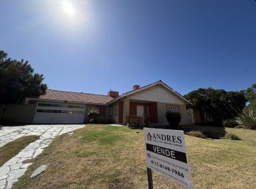 Casa · 198m² · 5 Ambientes · 2 Cocheras · Venta en Pinamar a Una Cuadra del Mar!