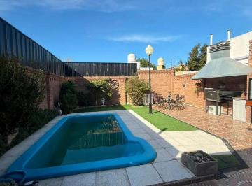 Casa · 190m² · 4 Ambientes · 1 Cochera · Venta Casa 4 Ambientes Avellaneda Pileta Quincho
