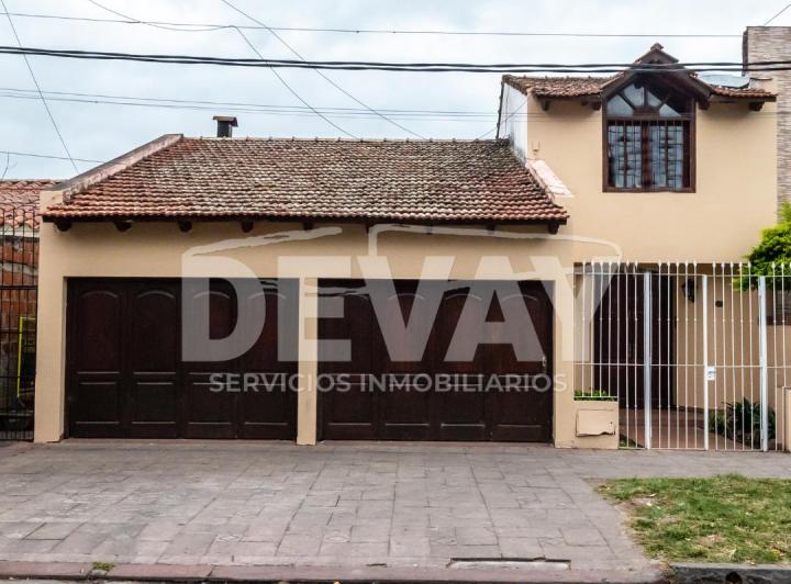 Casa · 305m² · 6 Ambientes · 4 Cocheras