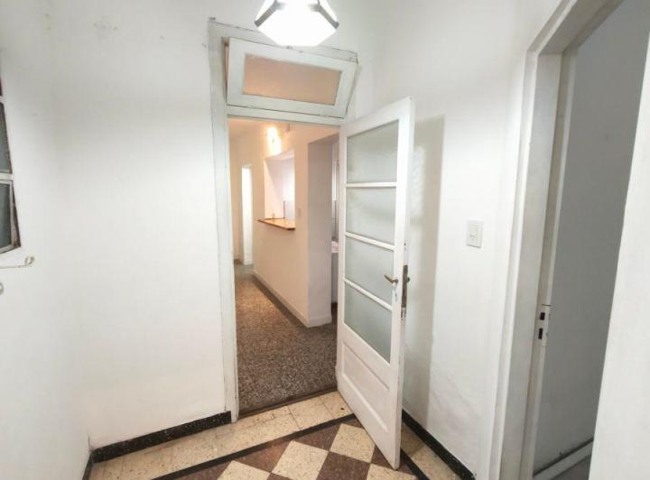 Casa · 60m² · 3 Ambientes · 8 Cocheras
