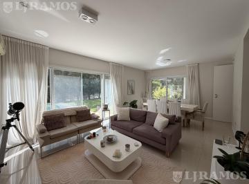 Casa · 560m² · 7 Ambientes · 6 Cocheras · Casa con 4 Dorm. en Venta Y/o Alquiler en Los Sauces