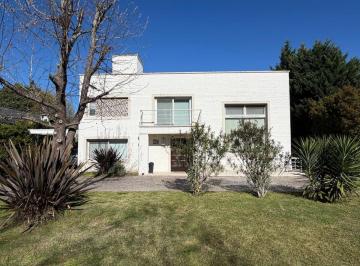 Casa de 8 ambientes, Pilar · Excelente Casa - Venta - Mayling