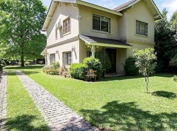Casa · 150m² · 4 Ambientes · Casa en Venta | 3 Dorm. | Pileta | Lote 1.000 m² | Excelente Parque