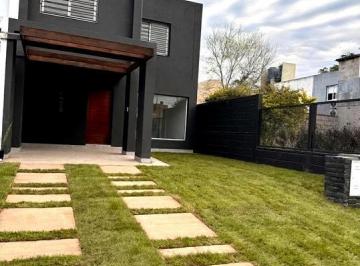 Casa · 120m² · 5 Ambientes · 2 Cocheras · Venta Duplex en La Catalina, Villa Rivera Indarte. 3 Dor, 2 Baños
