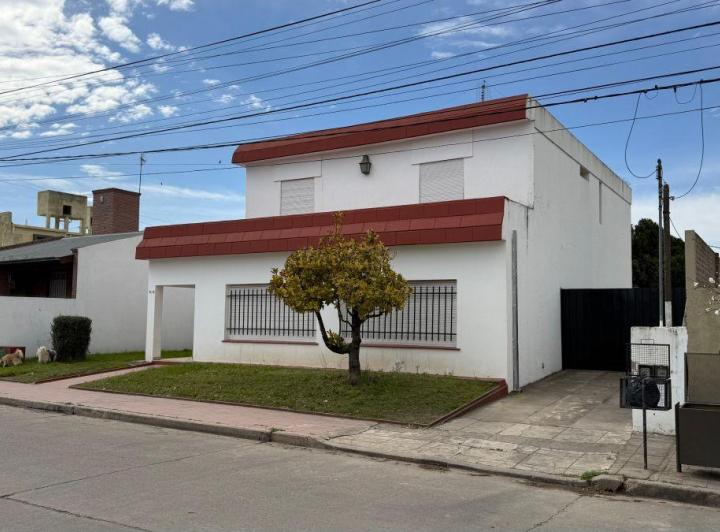Casa · 247m² · 5 Ambientes · 2 Cocheras