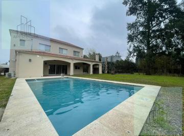 Casa · 250m² · 5 Ambientes · 5 Cocheras · Casa en Canning
