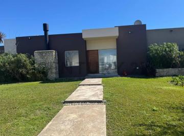 Casa · 188m² · 4 Ambientes · 2 Cocheras · Venta | Casa | 4 Habitaciones | 1 Planta | Piscina | Barrio Golf – El Cantón | Escobar