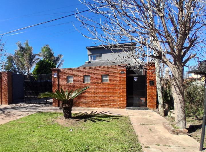 Casa · 78m² · 4 Ambientes · 2 Cocheras