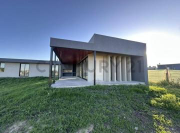 Casa · 244m² · 5 Ambientes · La Mejor Casa de Puerto del Águila, Mirá El Video. 240 m² Cubiertos