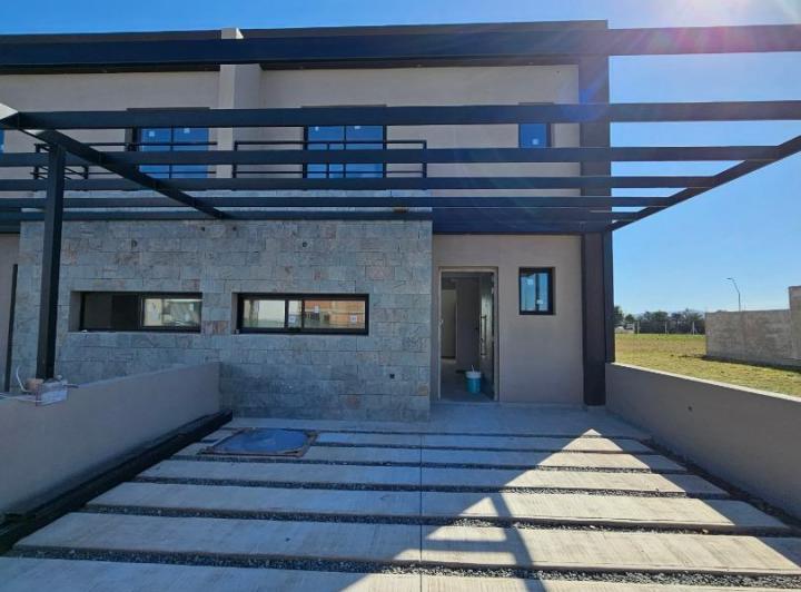 Casa · 149m² · 4 Ambientes · 2 Cocheras