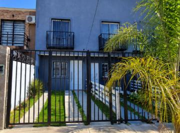 Casa · 81m² · 3 Ambientes · 1 Cochera · Duplex en Venta Escobar 2 Dorm. Jardin a Estrenar
