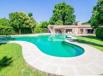 Casa · 708m² · 15 Ambientes · 7 Cocheras · Excelente Casa en Gran Terreno en Highland Park