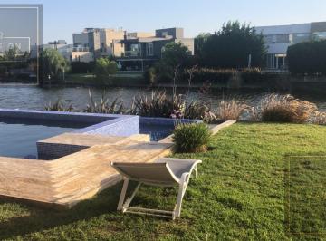 Casa · 311m² · 7 Ambientes · 2 Cocheras · Venta Casa 7 Amb a La Laguna en Barrio Nuevo Quilmes