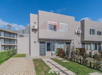 Casa · 74m² · 4 Ambientes · 1 Cochera · Venta de Casa Duplex 3 Dorm. en Pando
